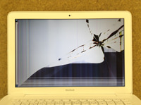 apple macbook A1342 液晶割れ画像