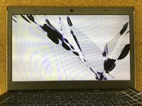 DELL Vostro 3560 液晶割れ