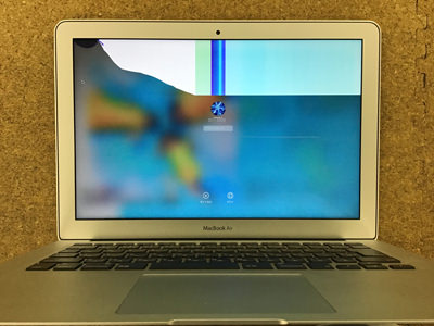 MacBook Airの画面割れ