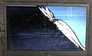 PC-N1565CAR 液晶割れ