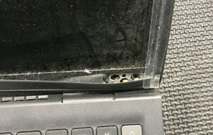 Vostro-15-3510 ヒンジ故障