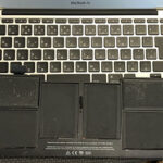 MacBook Air 11のバッテリー交換とキーボード交換の修理
