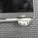 MacBook Proのベゼル割れと液晶パネル交換の修理